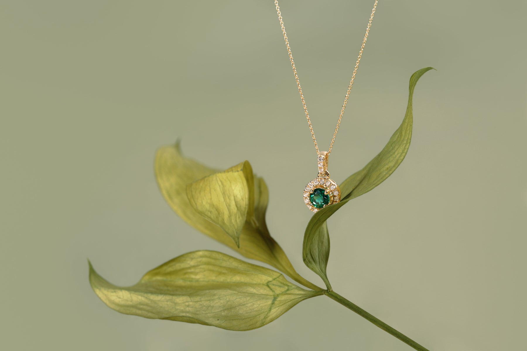 Lab-Grown Emeralds: A Modern Gemstone for Sustainable Jewellery