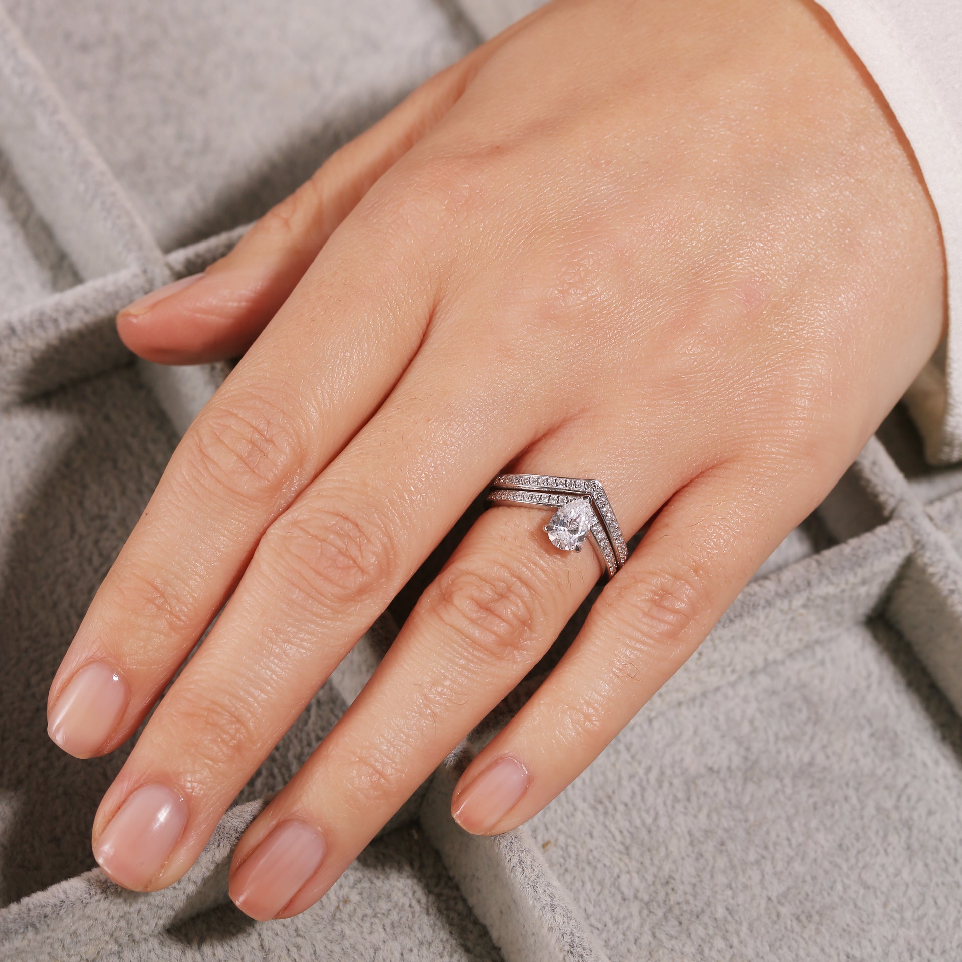 Mayu | 9ct White Gold 0.12ct tw Lab Grown Diamond Wishbone Wedding Band