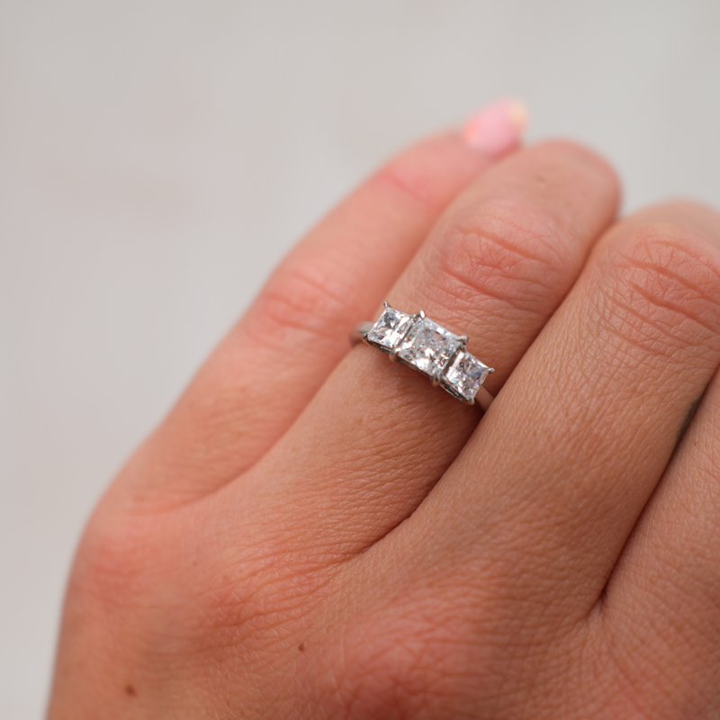 Mavis | 9ct White Gold 1ct tw Lab Grown Diamond Three Stone Engagement Ring