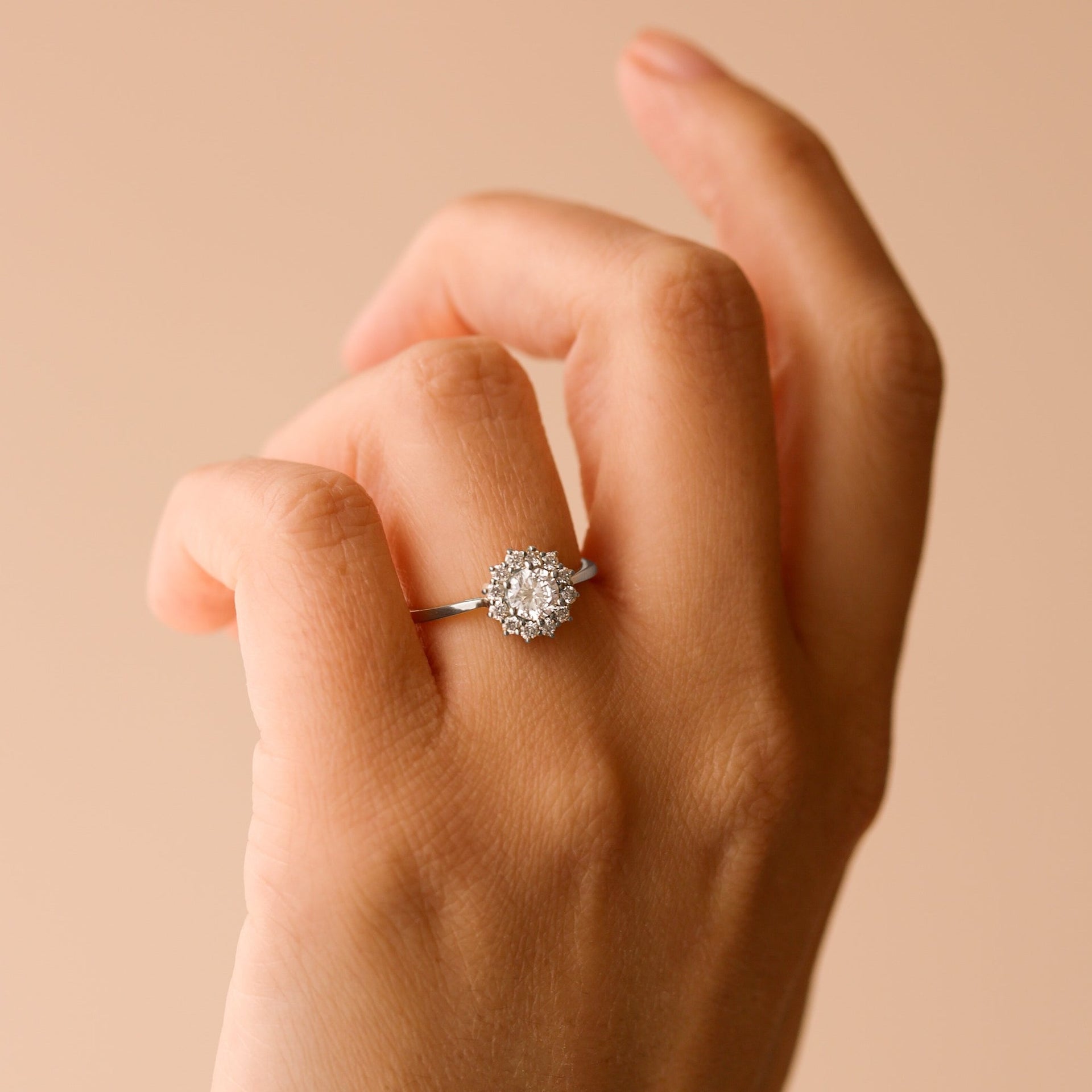 Lillian | 9ct White Gold 0.75ct tw Lab Grown Diamond Cluster Engagement Ring