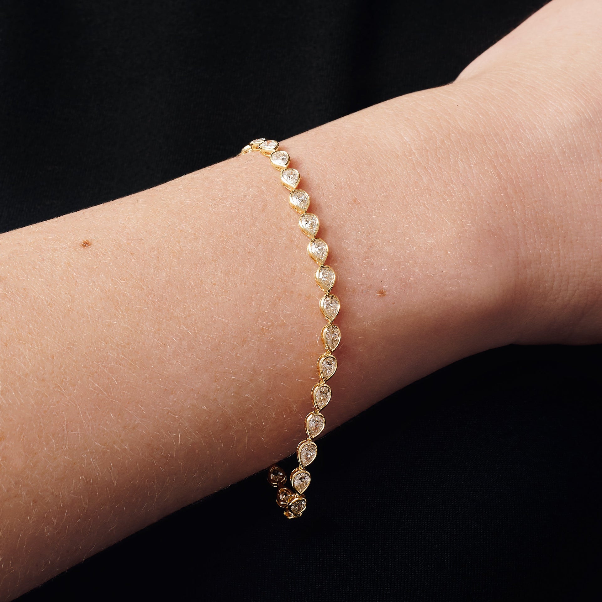 Fleur | 9ct Yellow Gold 4.40ct tw. Lab Grown Diamond Pear Tennis Bracelet