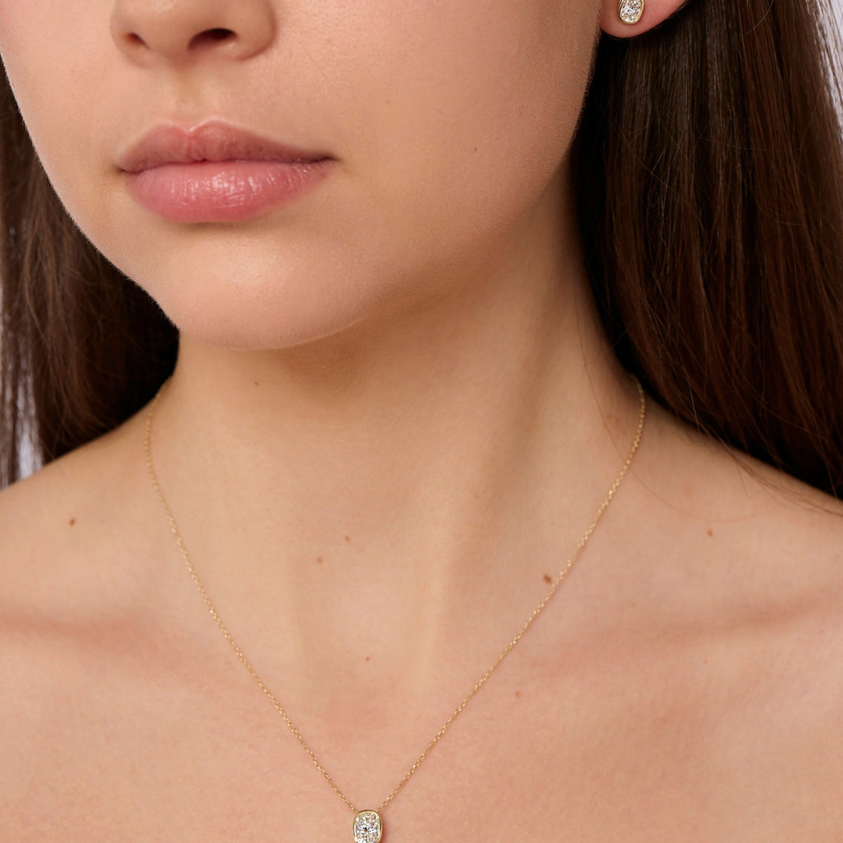 Iris Necklace | 9ct Yellow Gold 1.00ct Lab Grown Diamond Elongated Cushion Solitaire Necklace