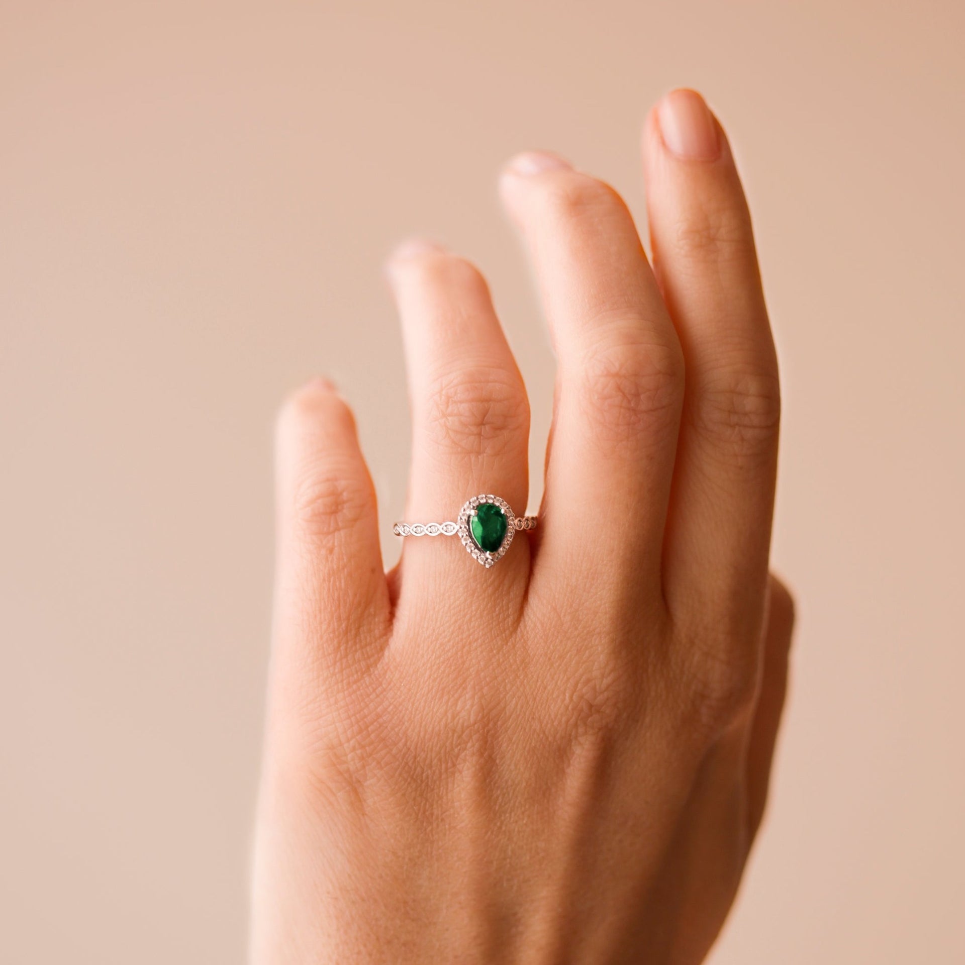 Lyra | 18ct White Gold 0.12ct tw Lab Grown Diamond and Created Emerald Vintage Ring